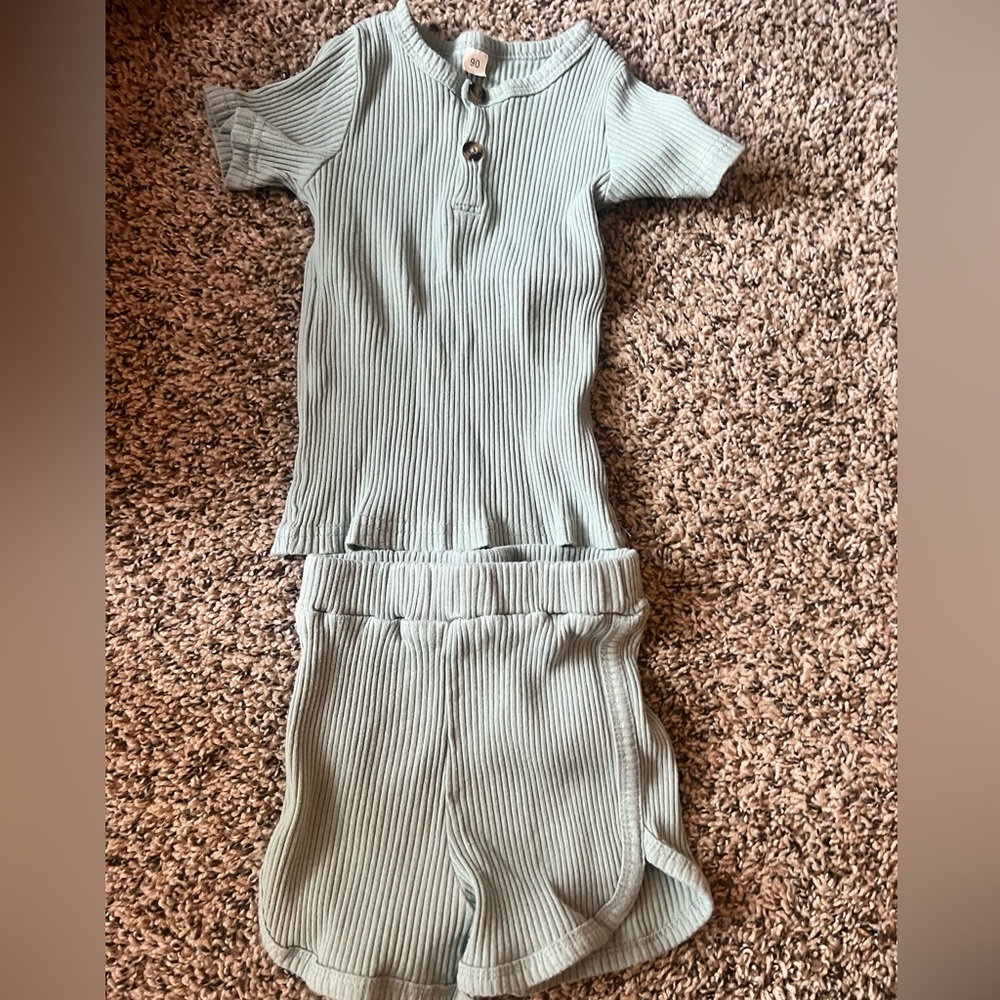 Gender neutral outfit